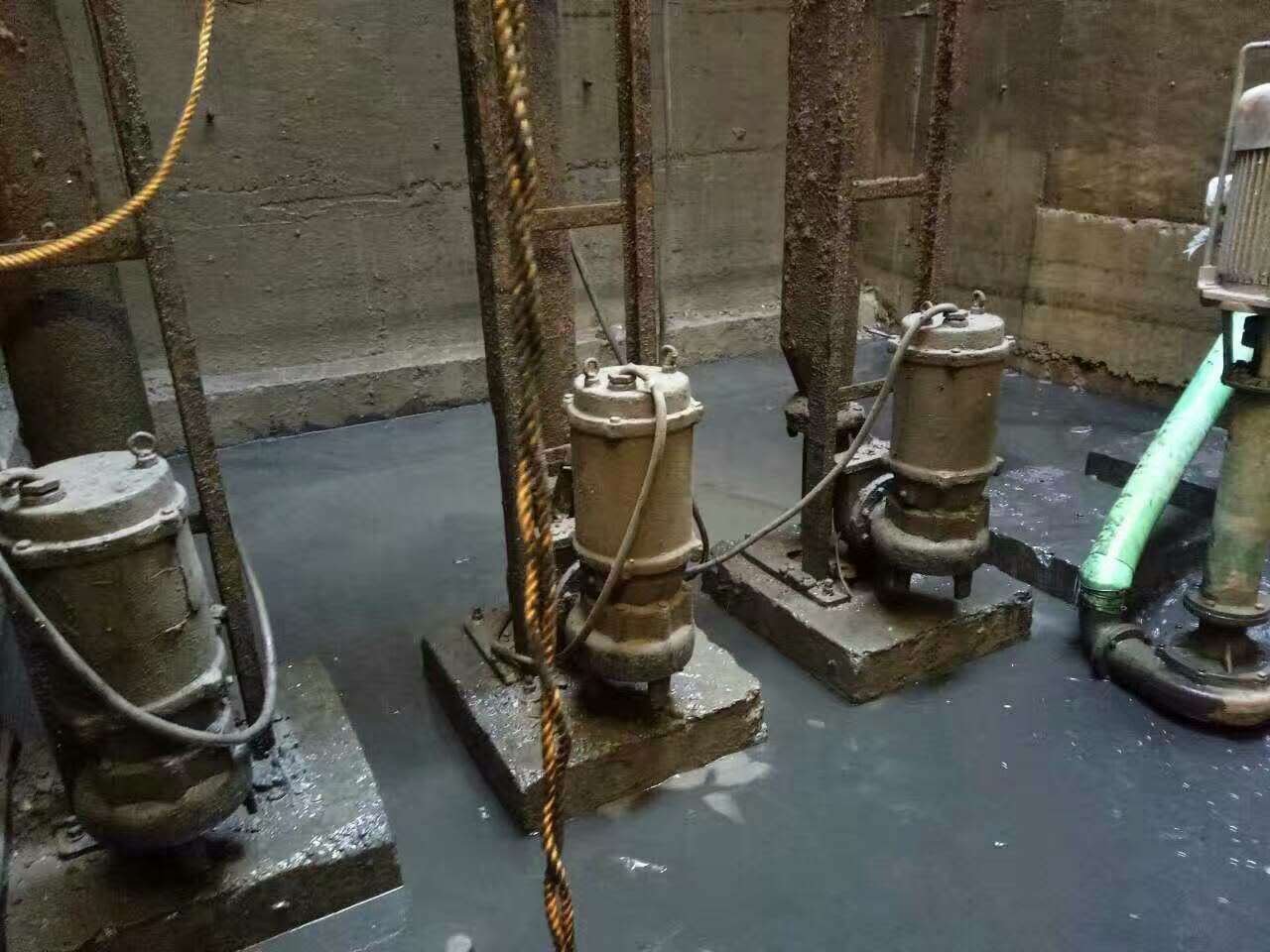 九龙污水池清理